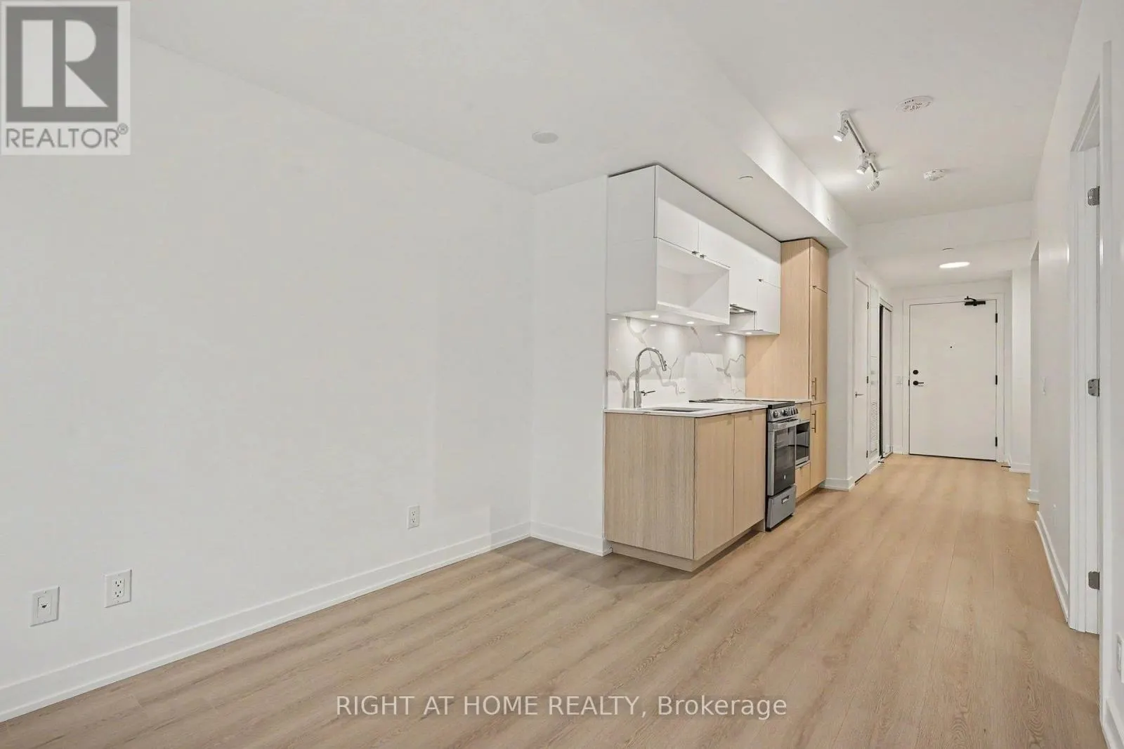 3009 - 100 QUEEN STREET E