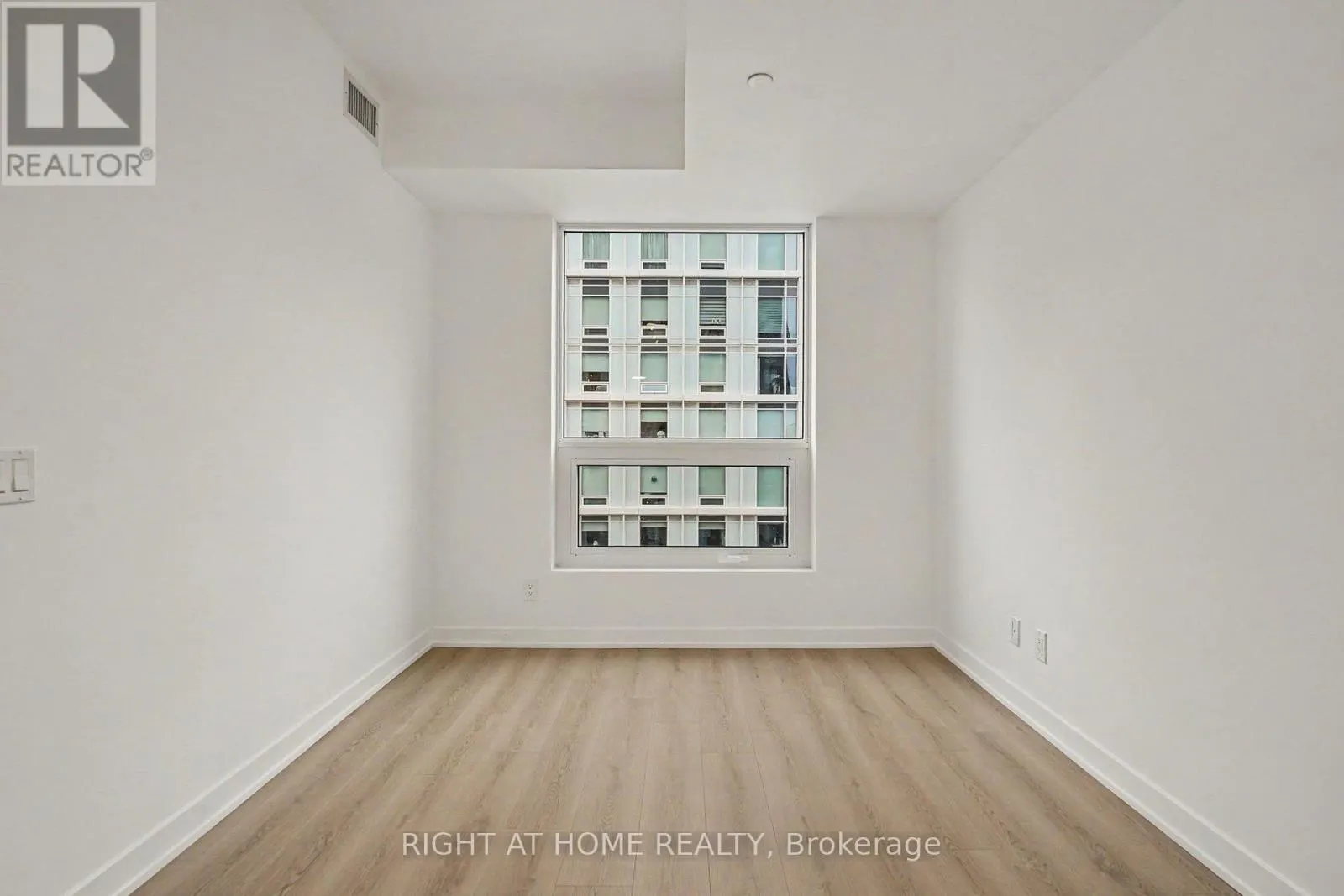 3009 - 100 QUEEN STREET E