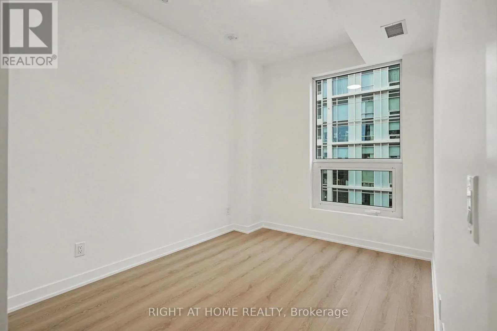 3009 - 100 QUEEN STREET E