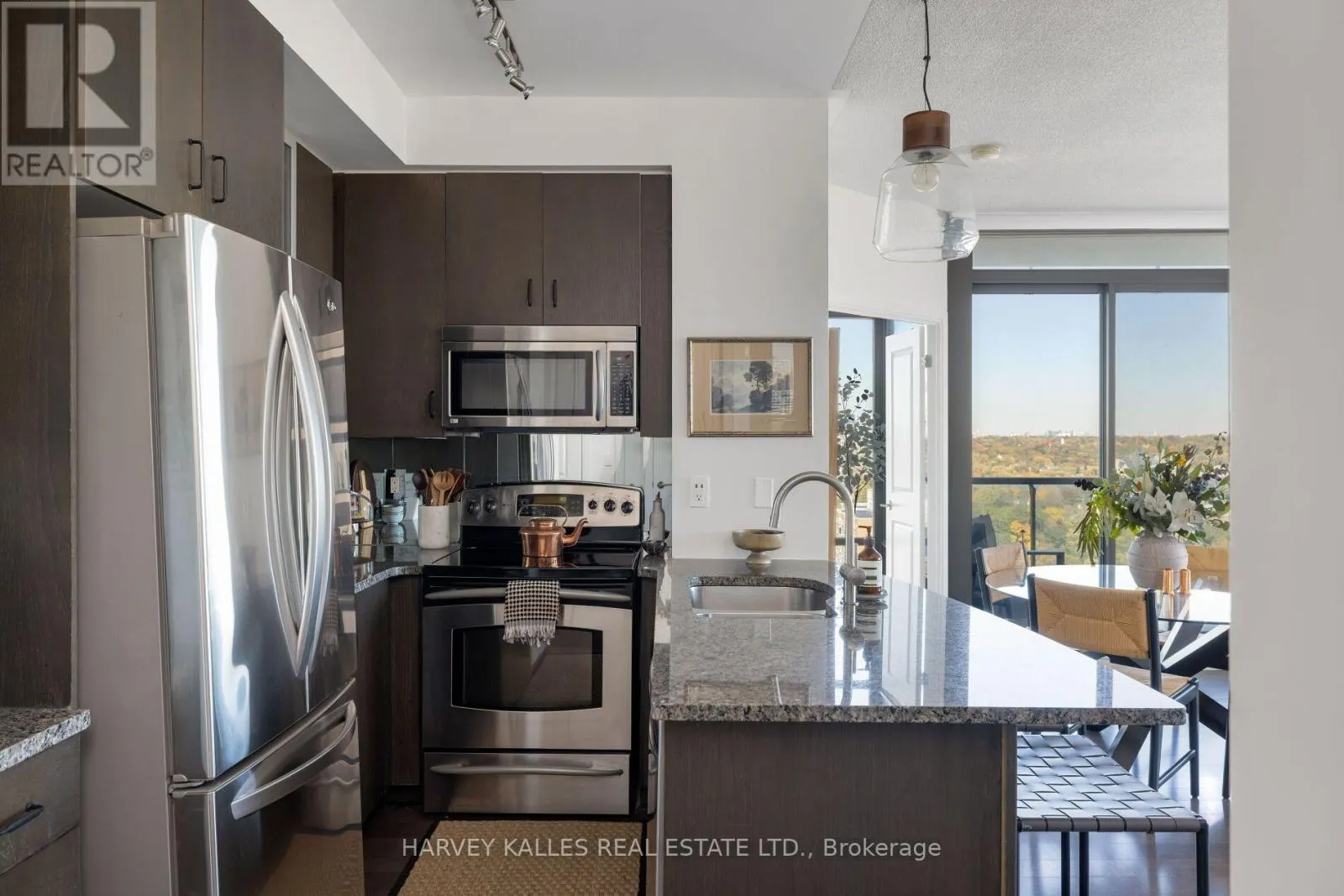 1909 - 18 YORKVILLE AVENUE