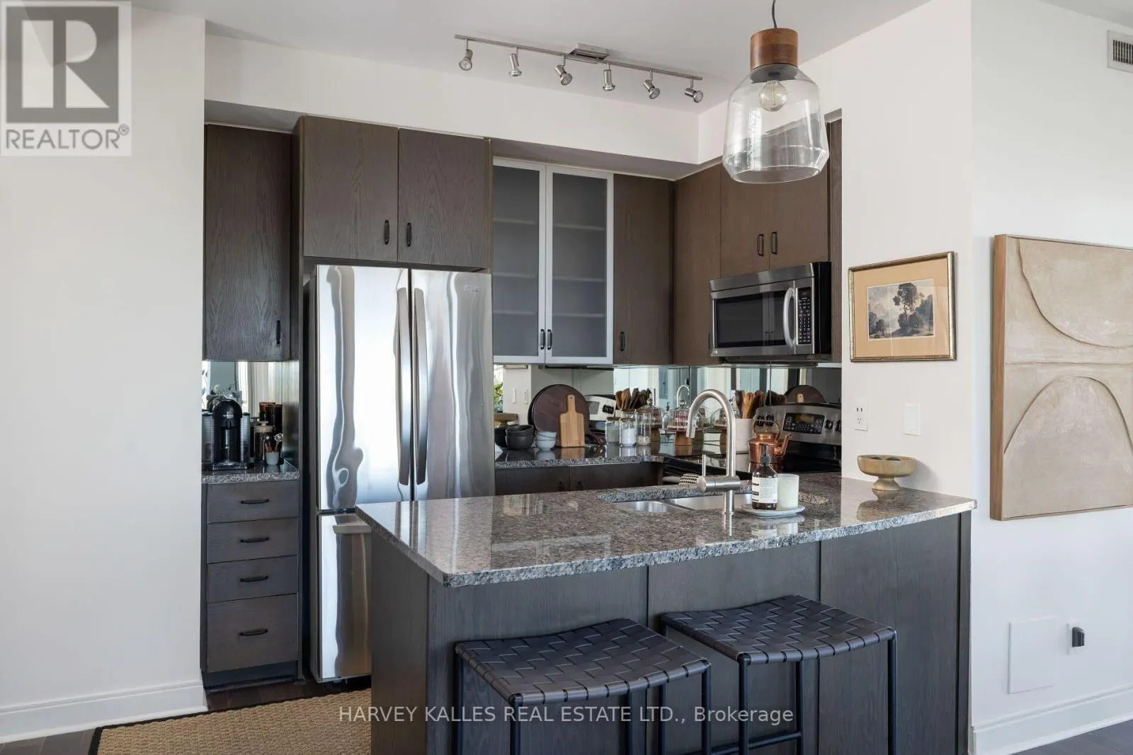 1909 - 18 YORKVILLE AVENUE