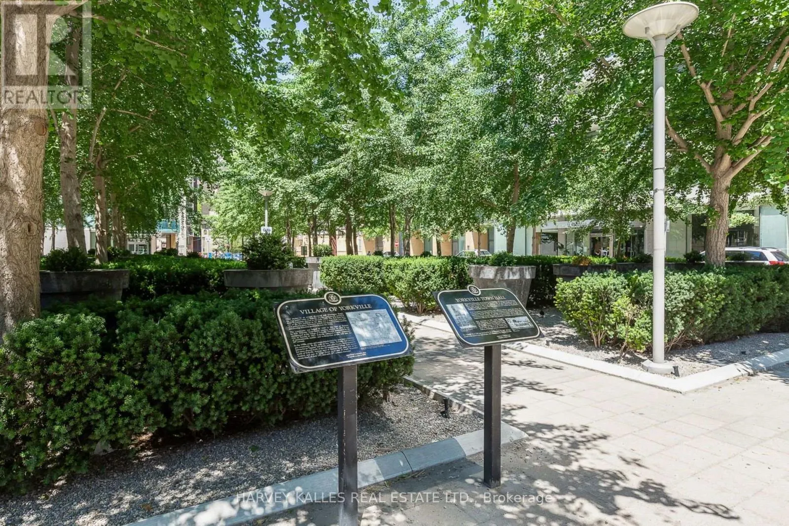 1909 - 18 YORKVILLE AVENUE