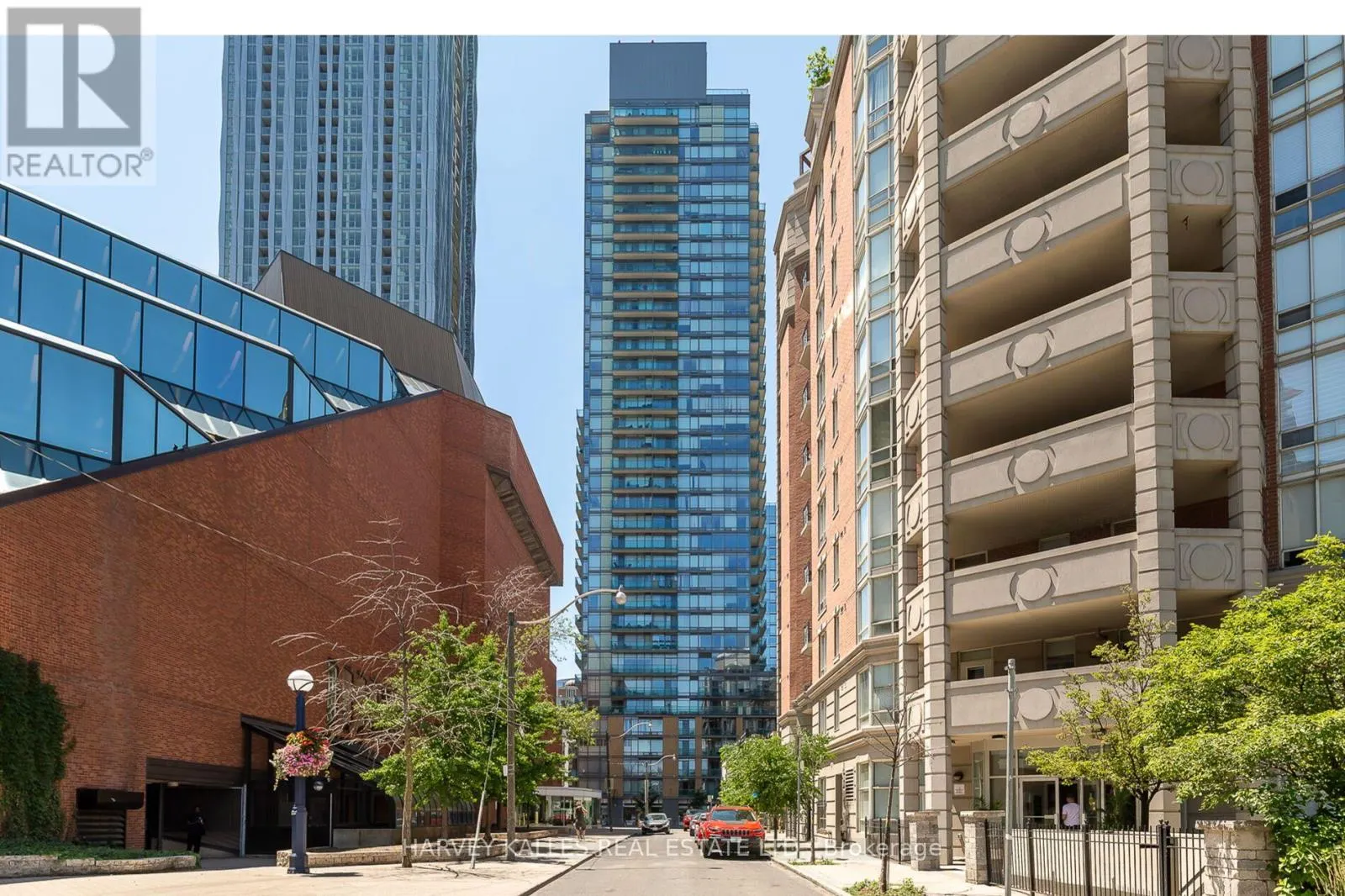 1909 - 18 YORKVILLE AVENUE