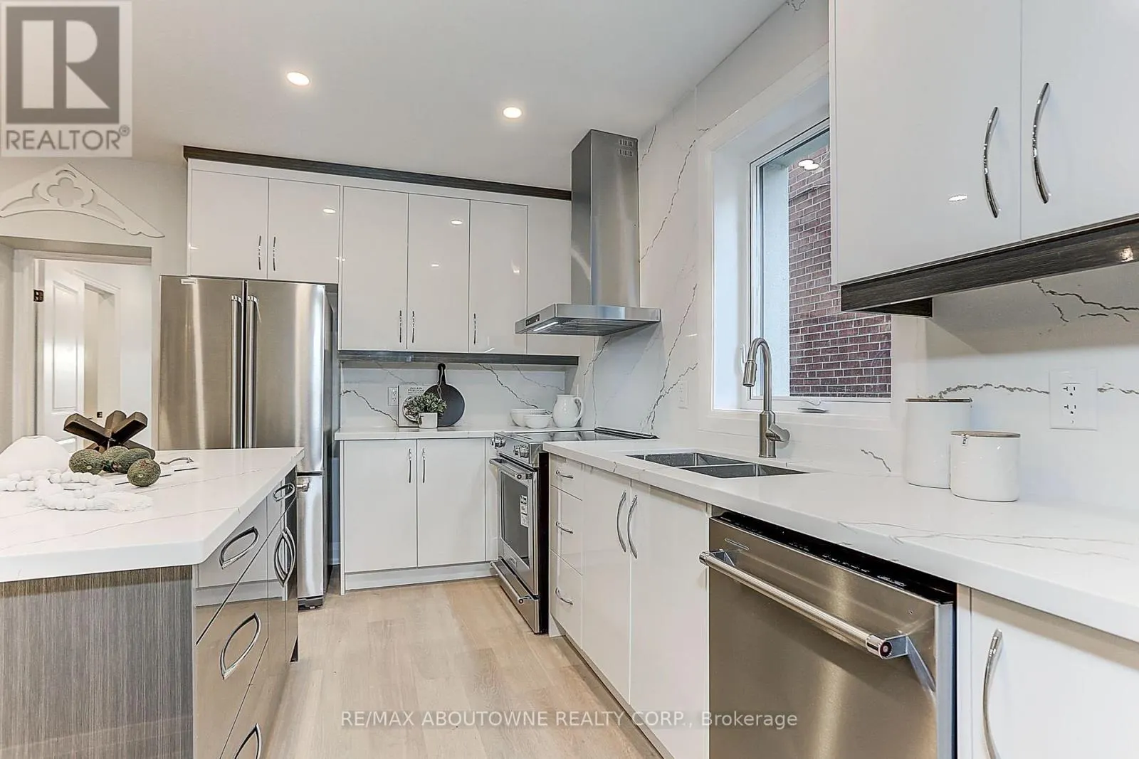 564 DUFFERIN STREET