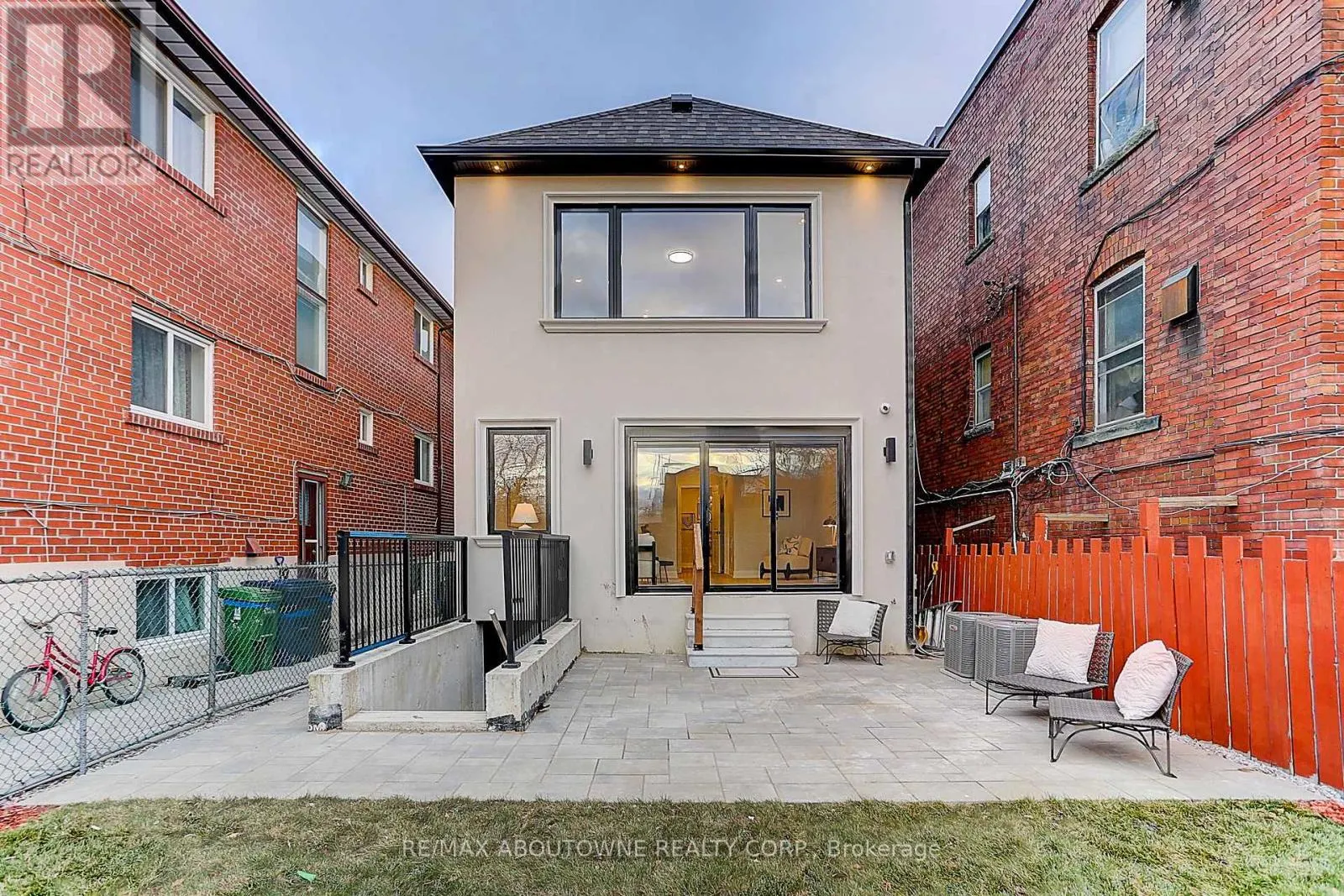 564 DUFFERIN STREET