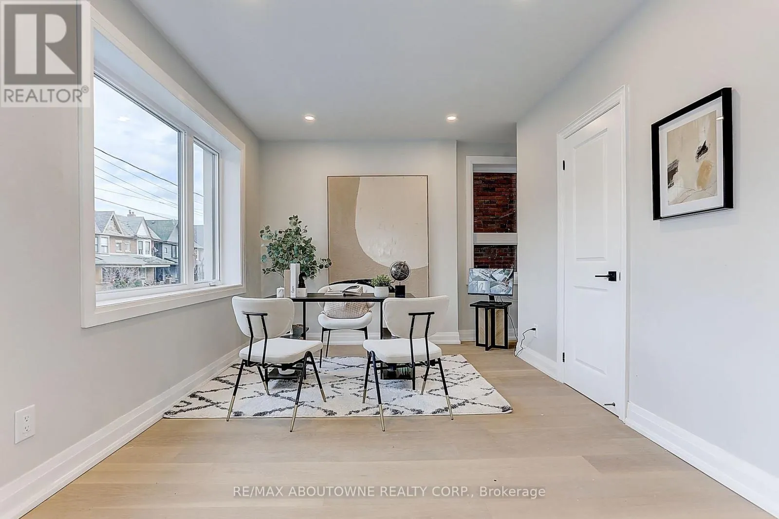 564 DUFFERIN STREET