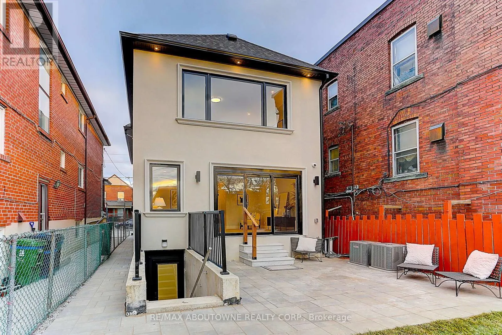 564 DUFFERIN STREET