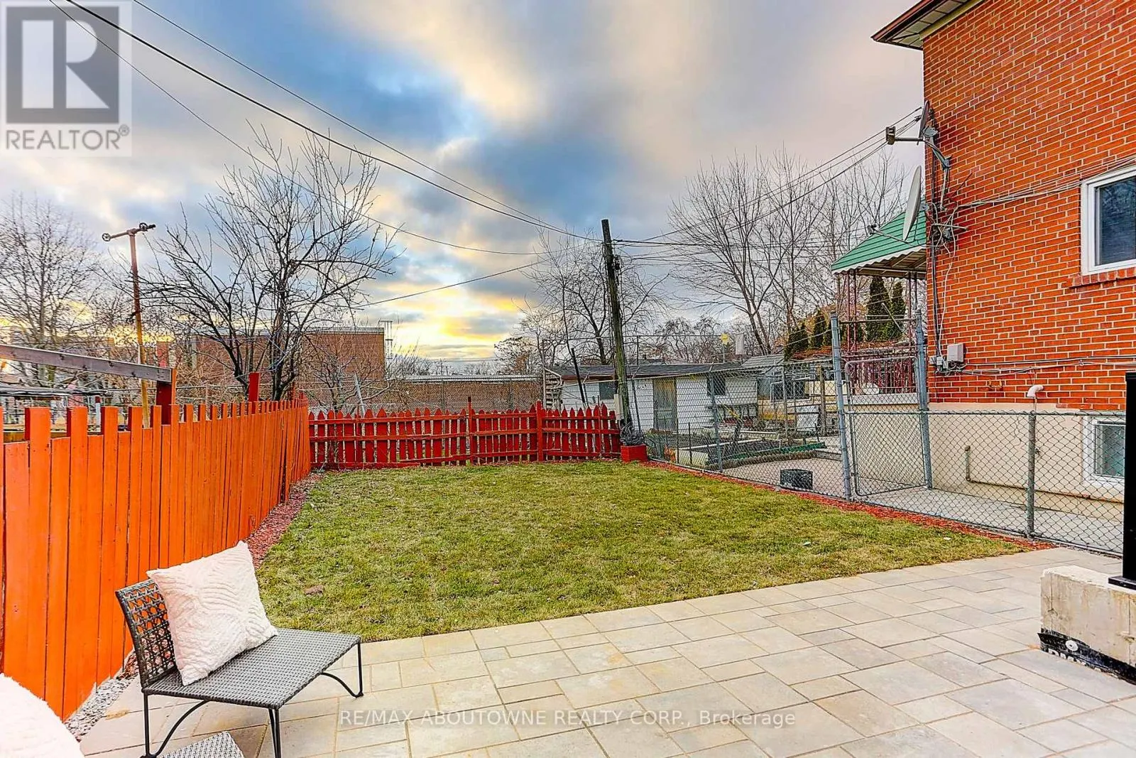 564 DUFFERIN STREET