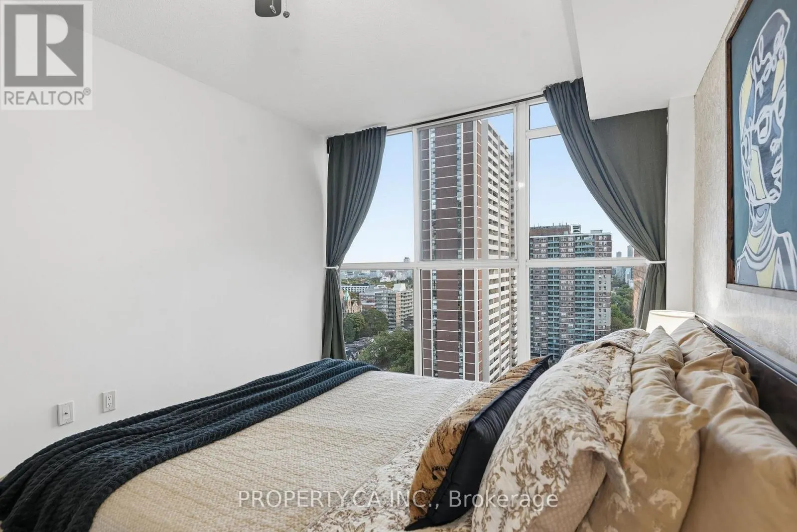 1811 - 15 MAITLAND PLACE