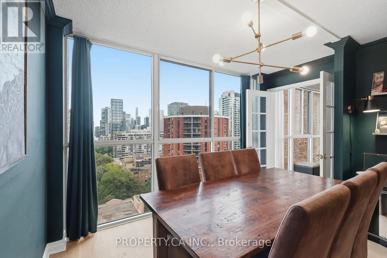 1811 - 15 MAITLAND PLACE