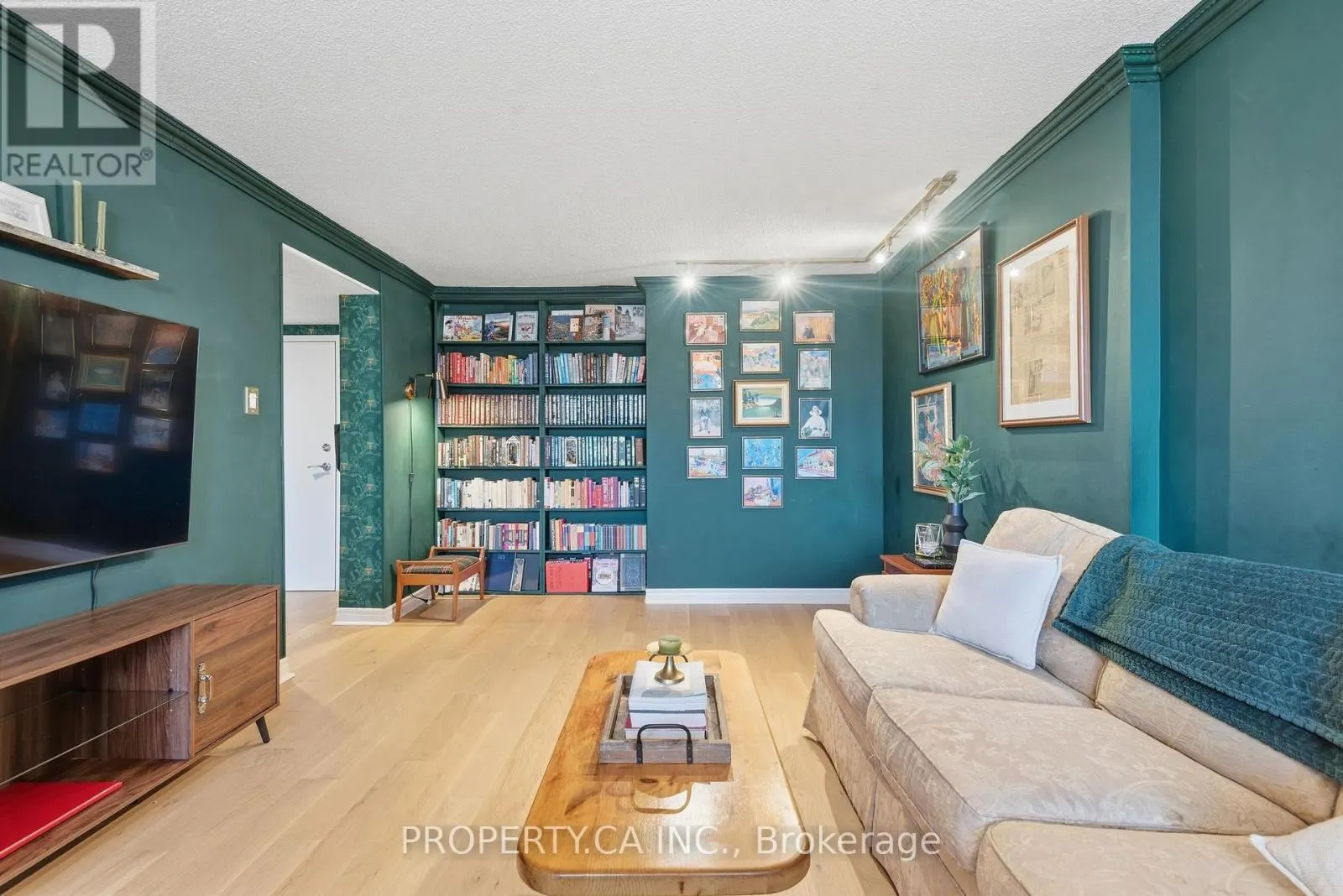 1811 - 15 MAITLAND PLACE