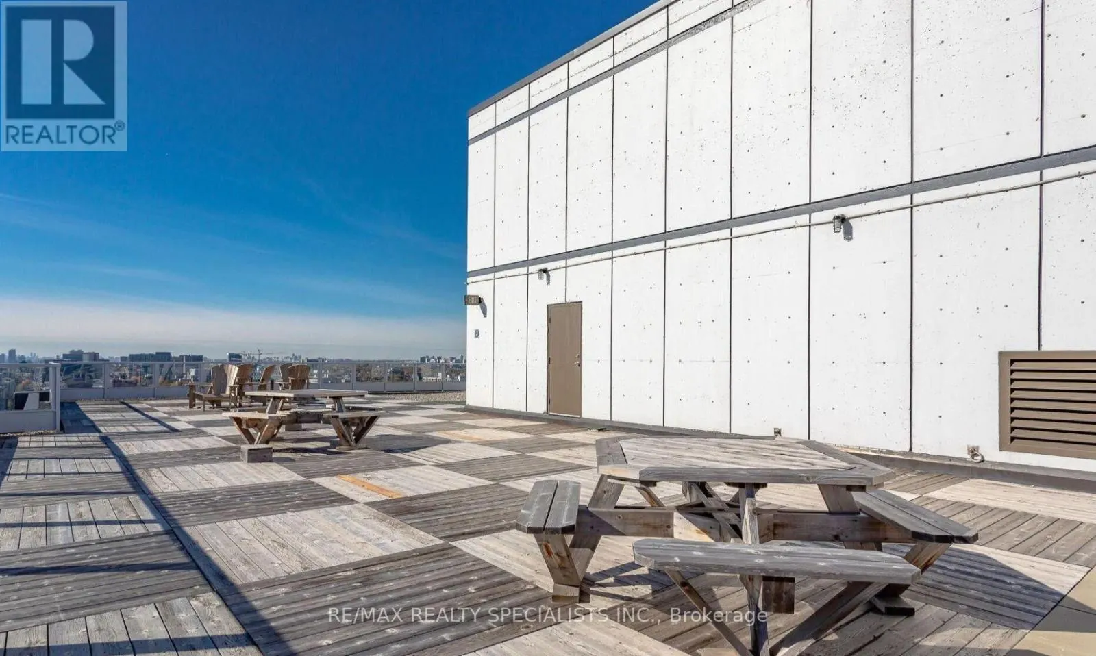 519 - 700 KING STREET W