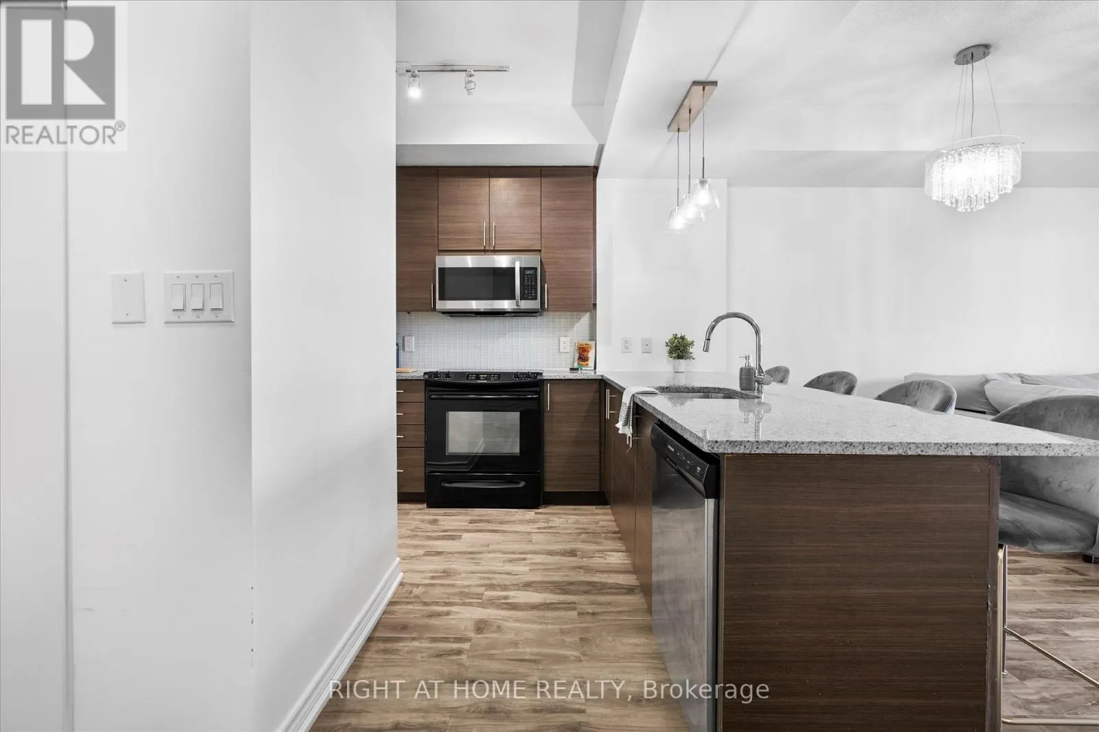 217 - 70 FOREST MANOR ROAD