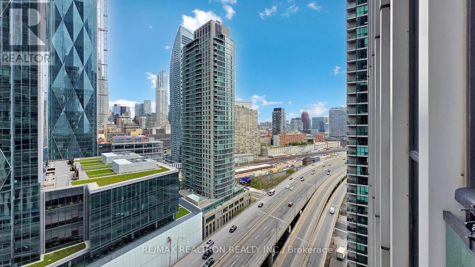 2104 - 18 HARBOUR STREET