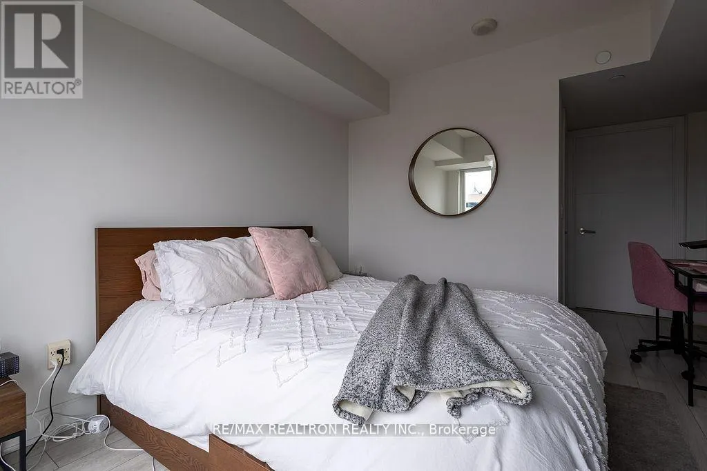 1712 - 525 ADELAIDE STREET W