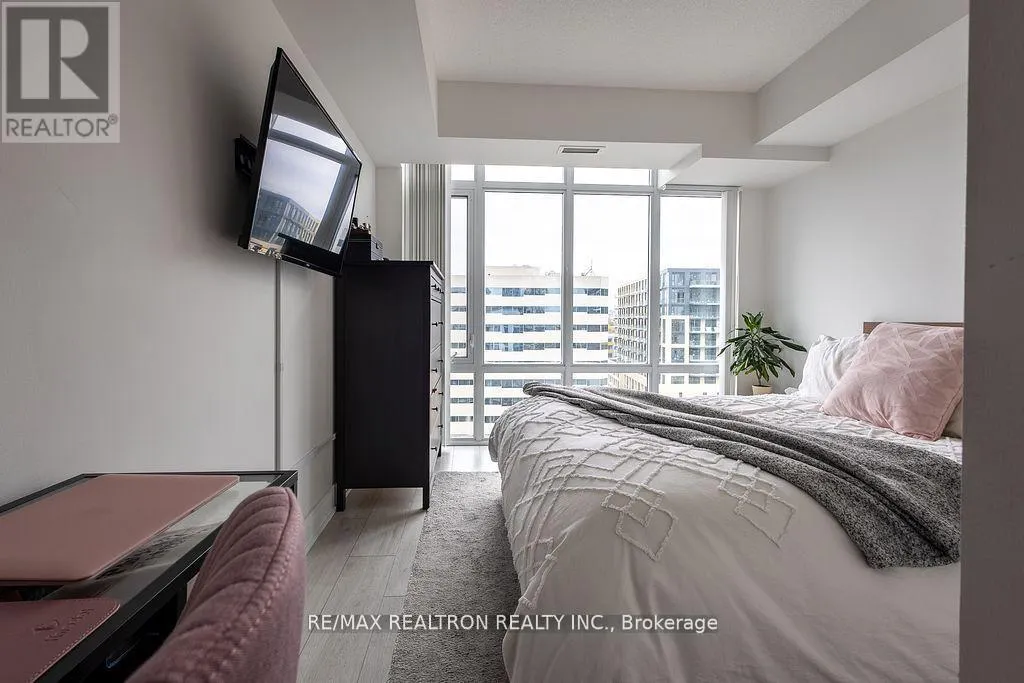 1712 - 525 ADELAIDE STREET W