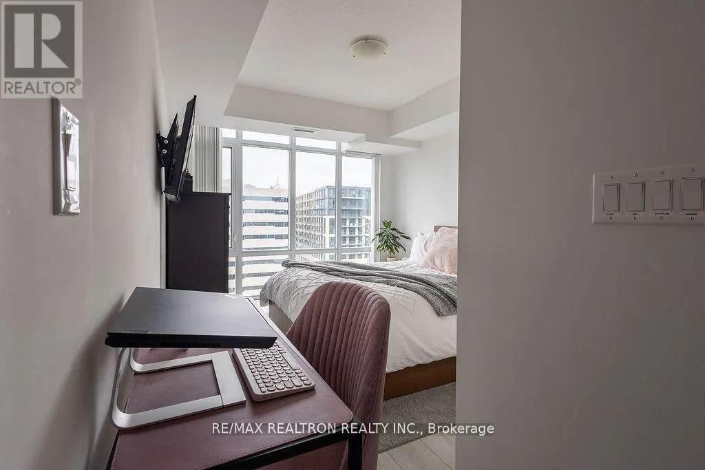 1712 - 525 ADELAIDE STREET W