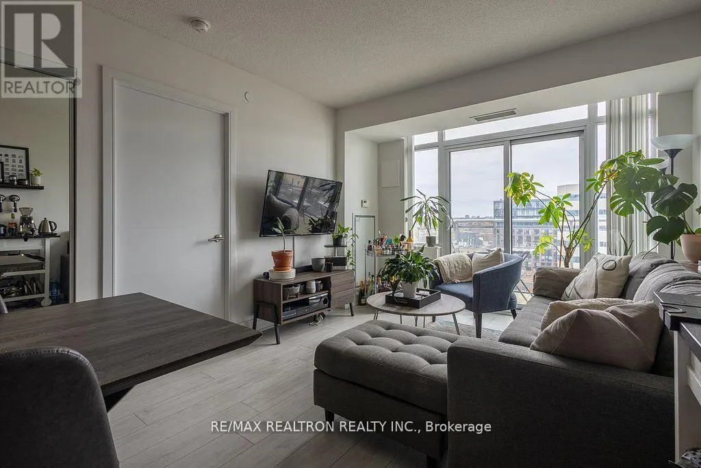1712 - 525 ADELAIDE STREET W