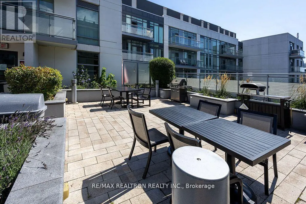 1712 - 525 ADELAIDE STREET W