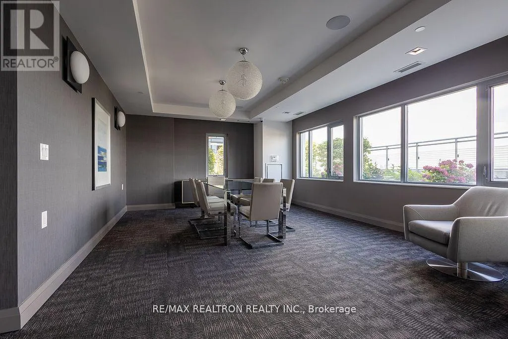 1712 - 525 ADELAIDE STREET W