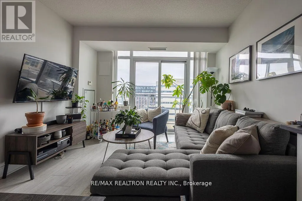 1712 - 525 ADELAIDE STREET W