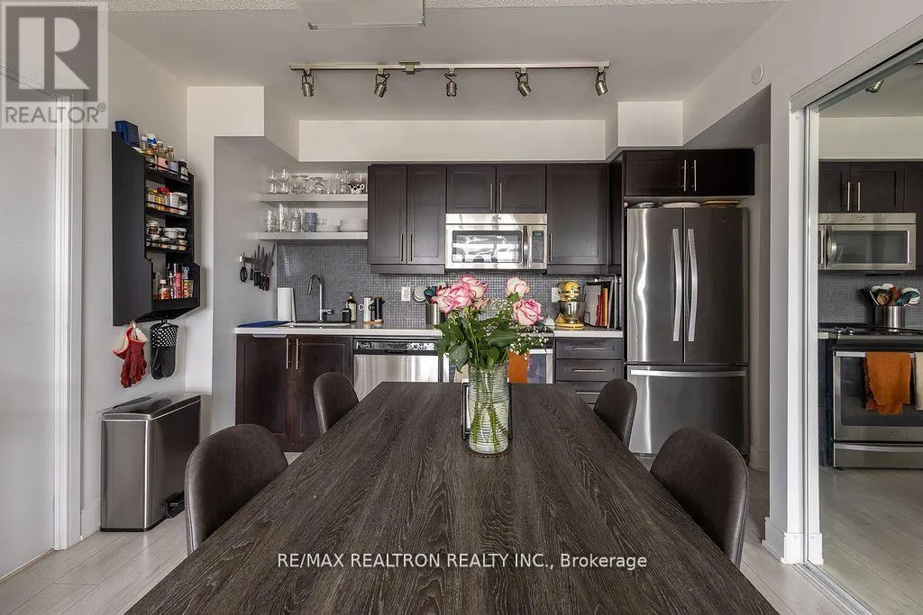 1712 - 525 ADELAIDE STREET W
