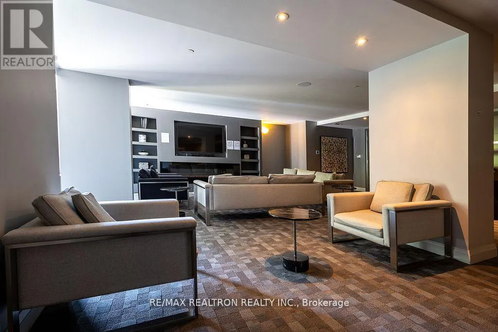 1712 - 525 ADELAIDE STREET W