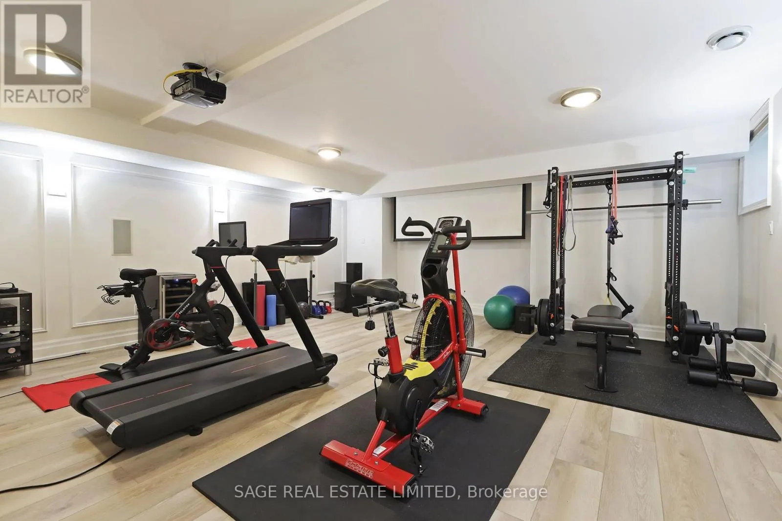 133 GLENGROVE AVENUE W