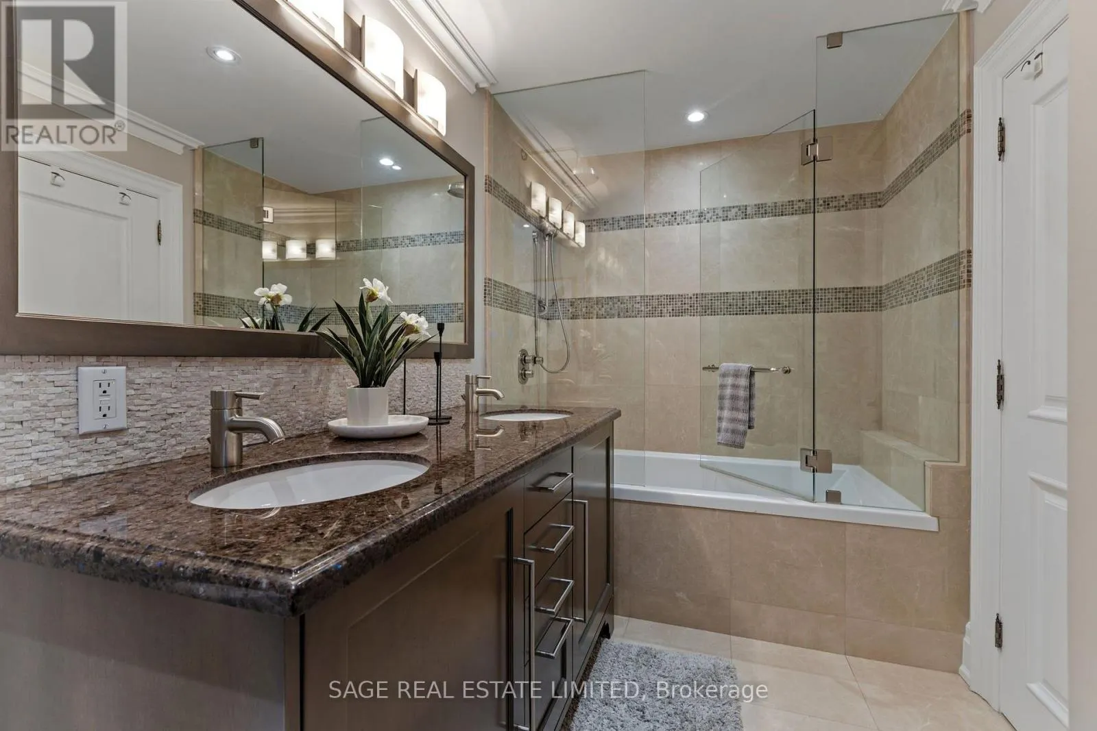 133 GLENGROVE AVENUE W