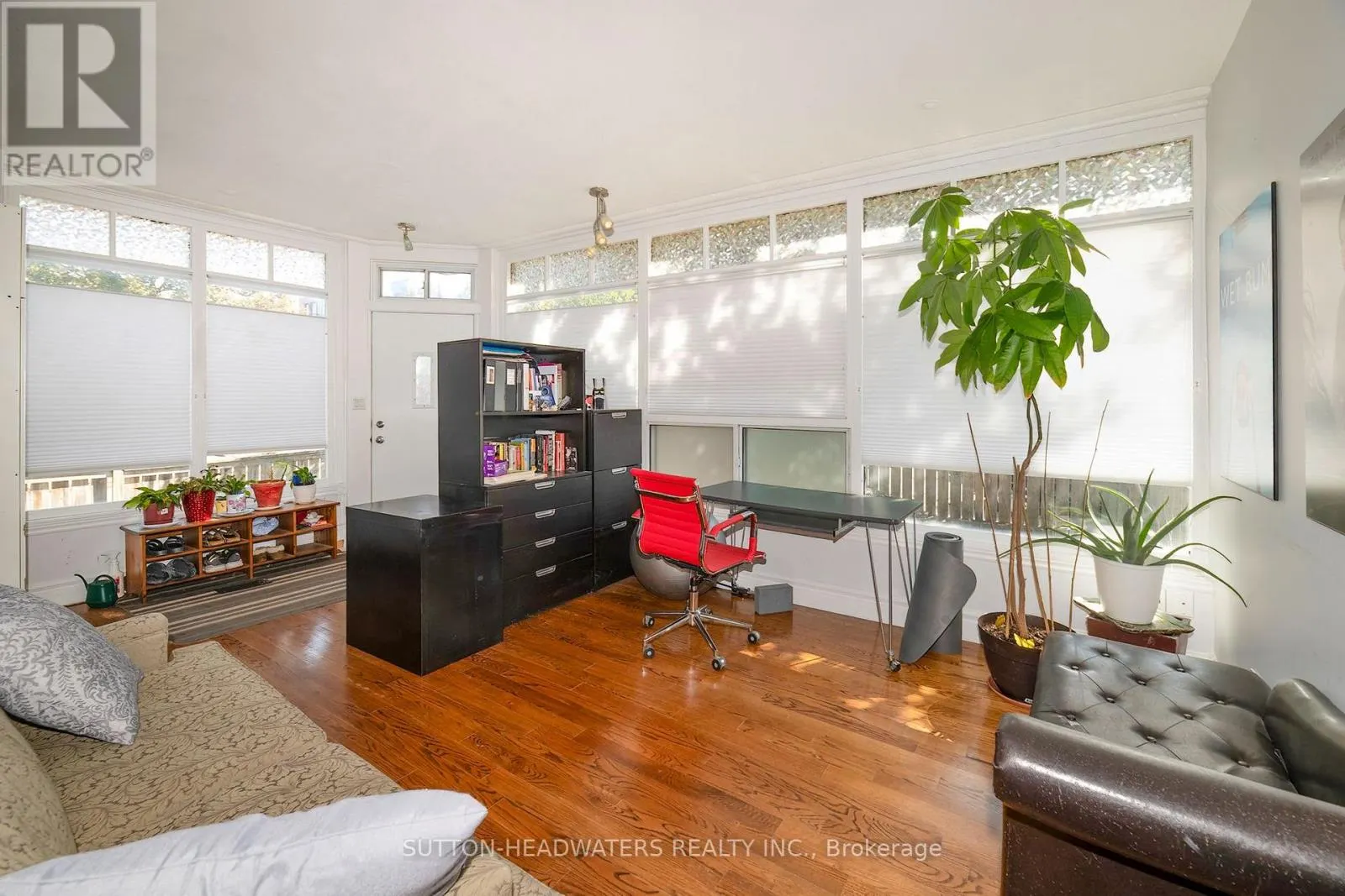 106 BARTON AVENUE
