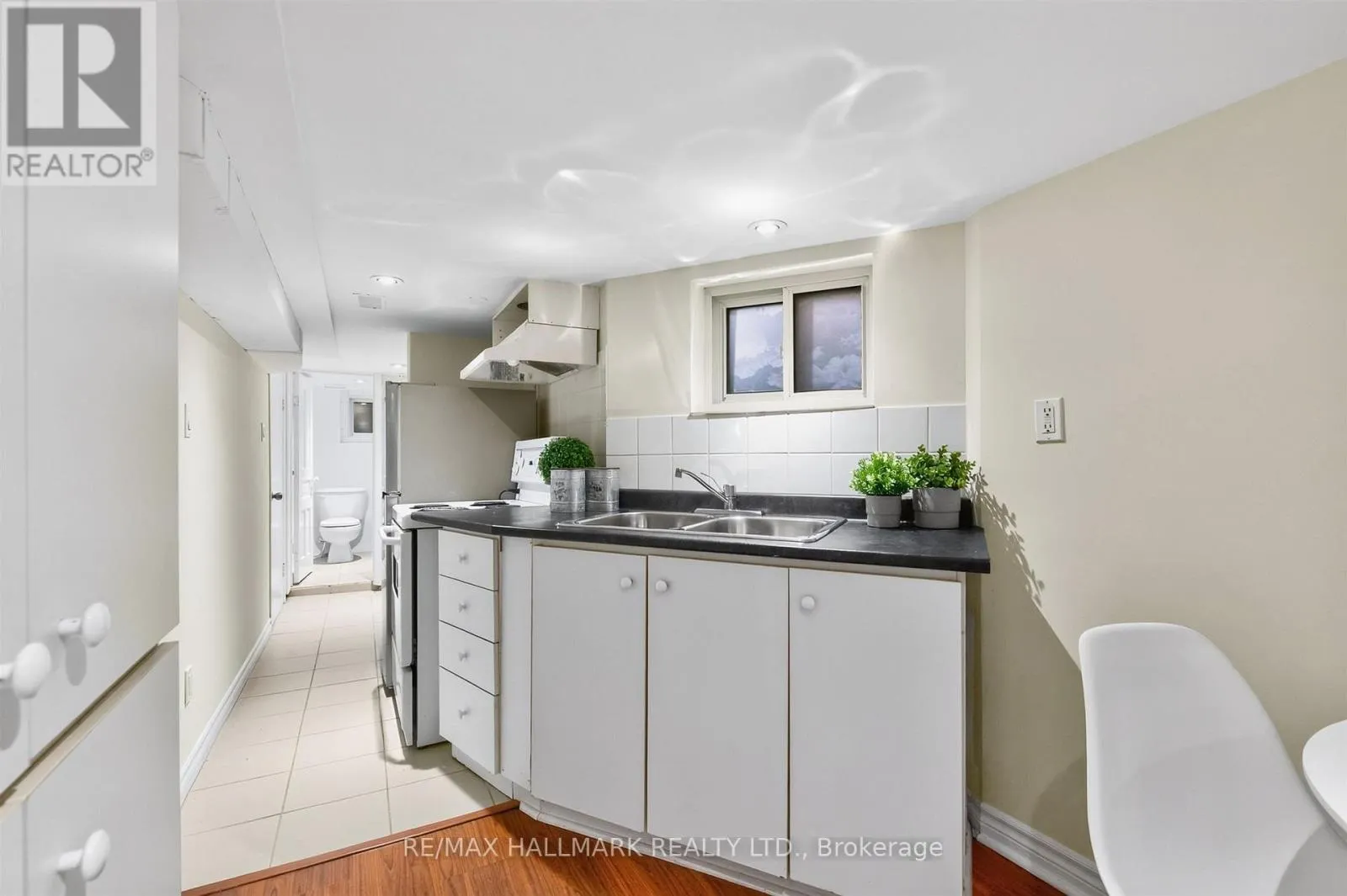 384A MONTROSE AVENUE