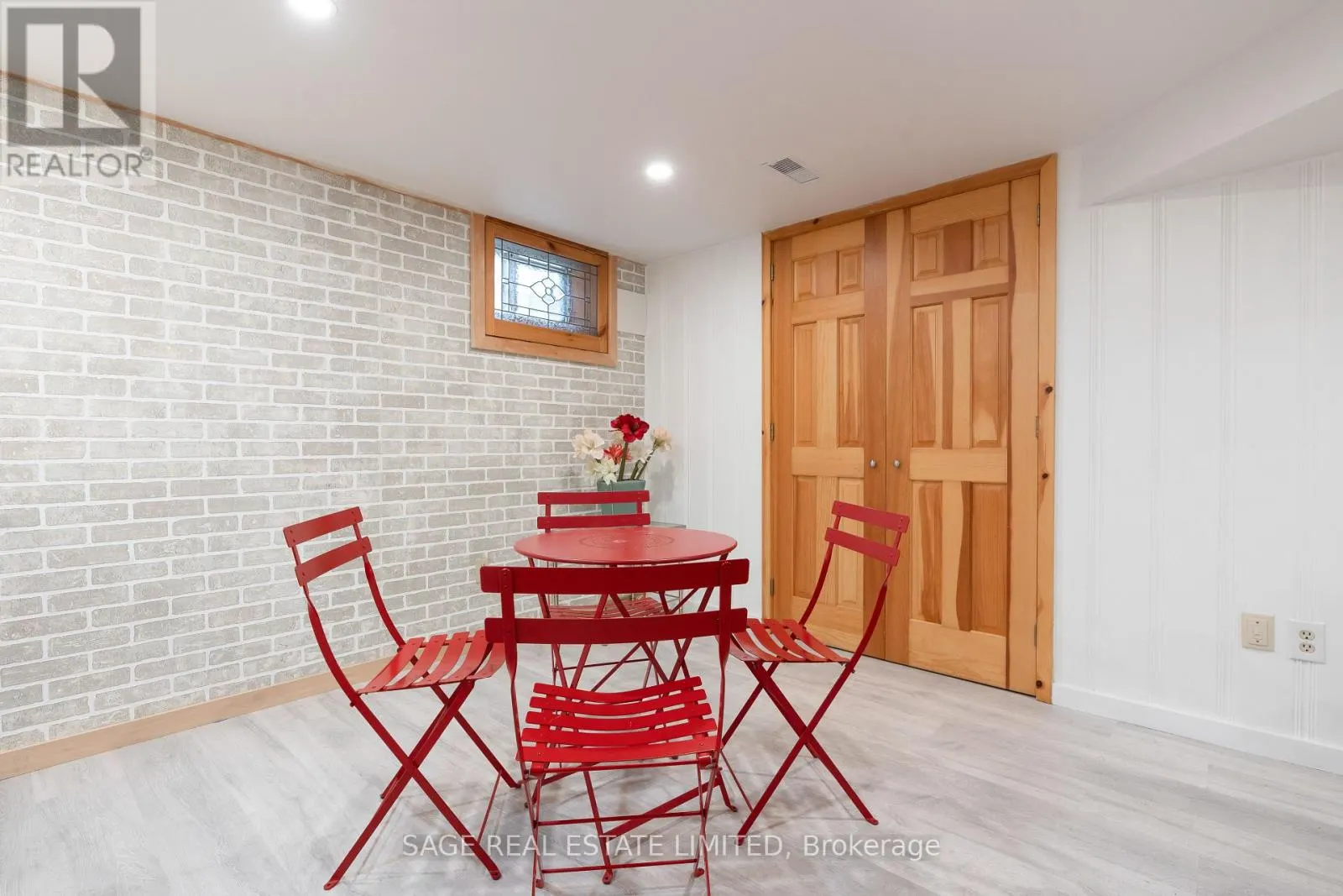 43 ORIOLE ROAD