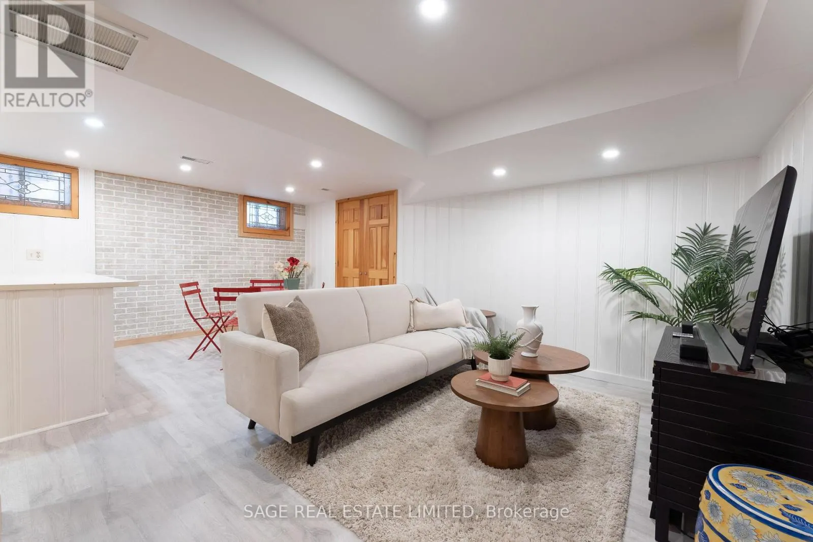 43 ORIOLE ROAD