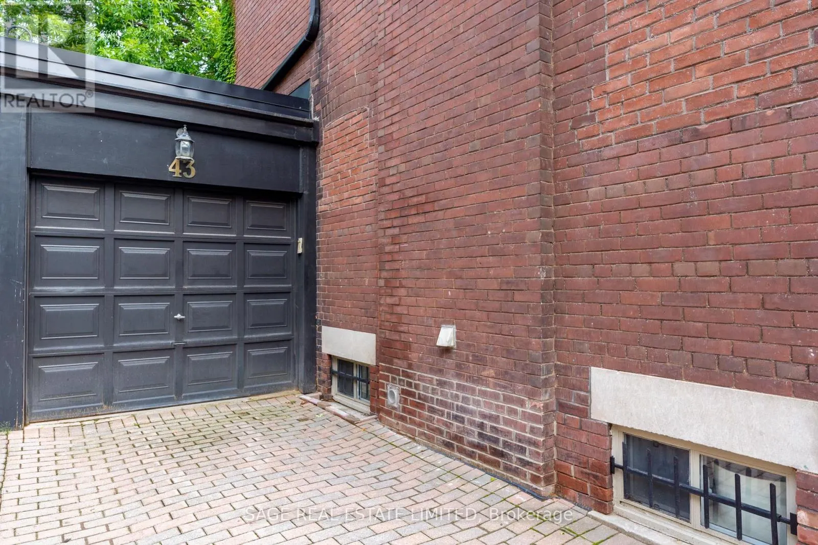 43 ORIOLE ROAD