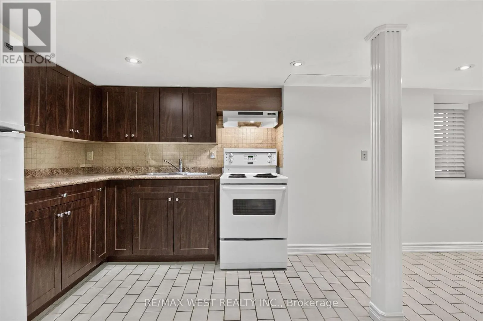 LOWER - 722 DUFFERIN STREET