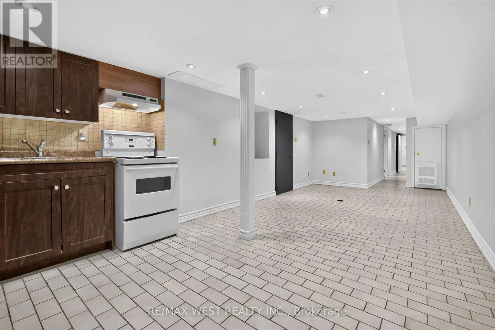 LOWER - 722 DUFFERIN STREET