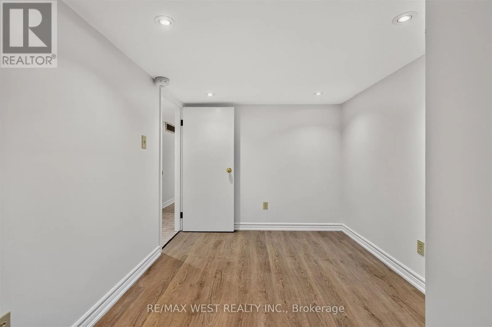 LOWER - 722 DUFFERIN STREET