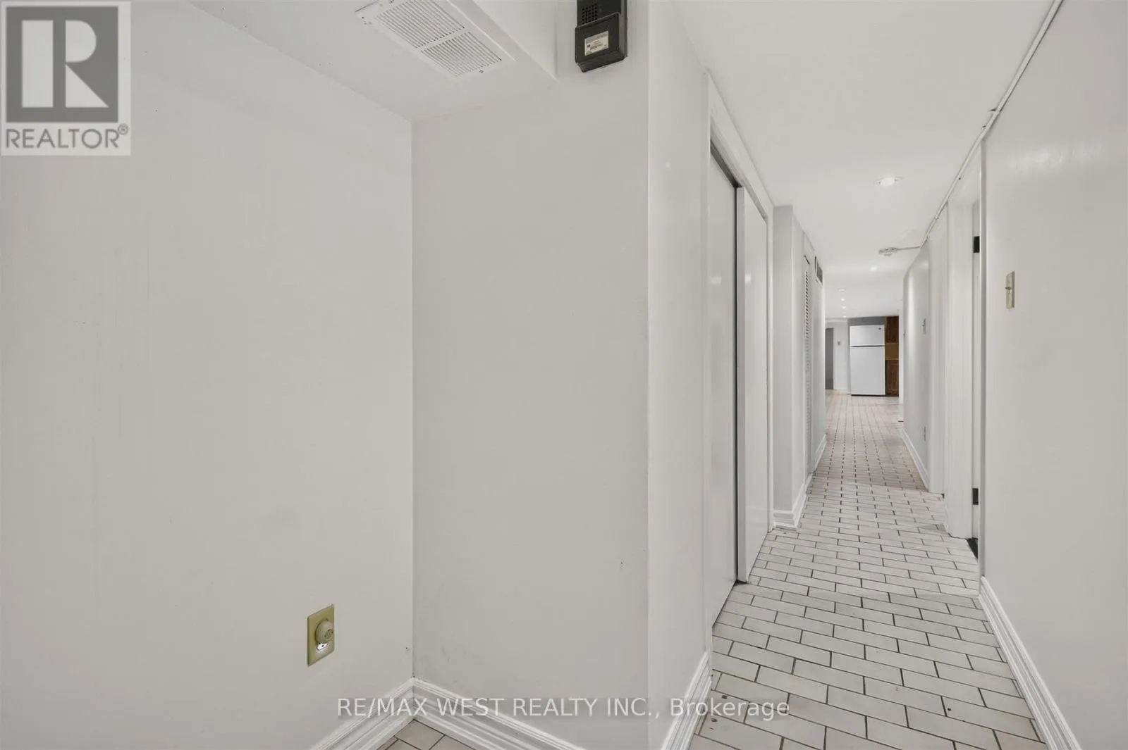 LOWER - 722 DUFFERIN STREET