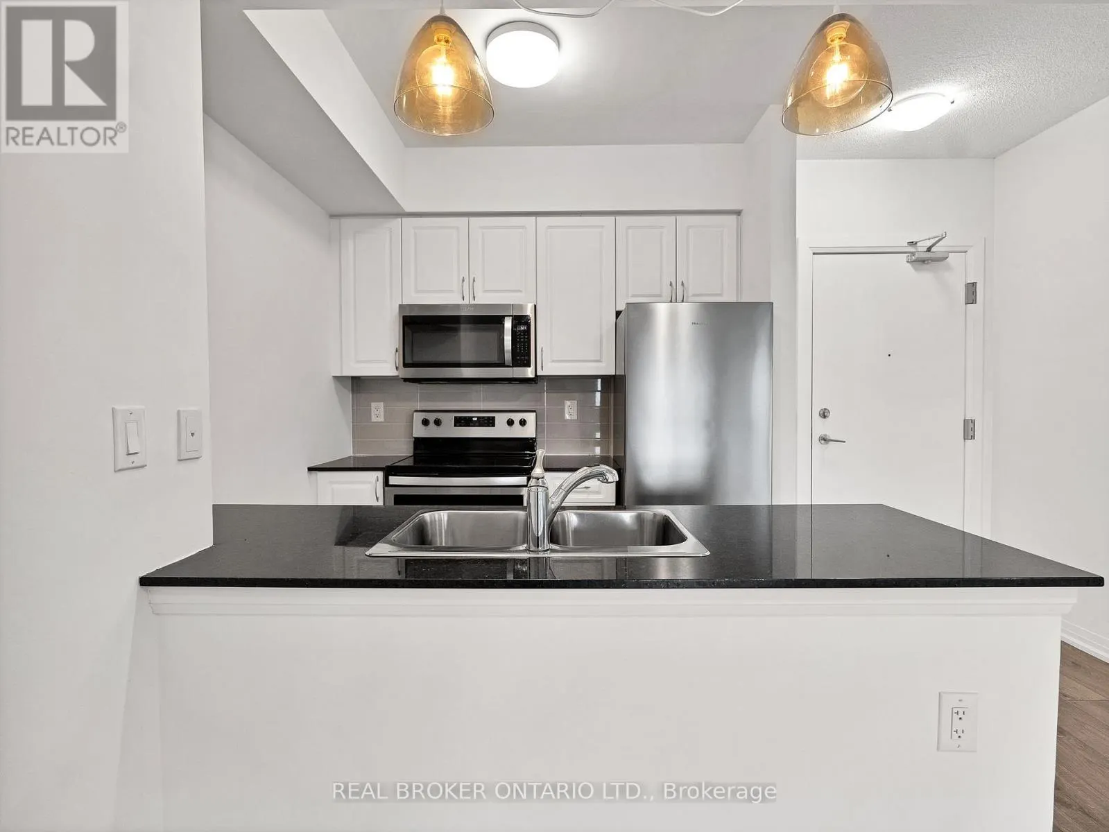 706 - 741 SHEPPARD AVENUE W