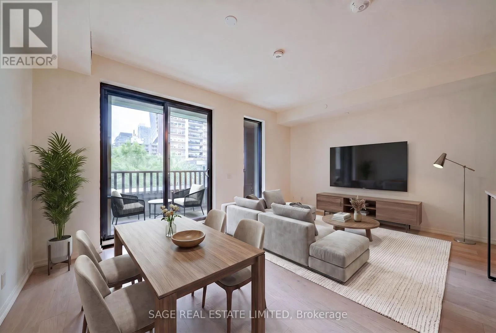 511 - 109 ERSKINE AVENUE