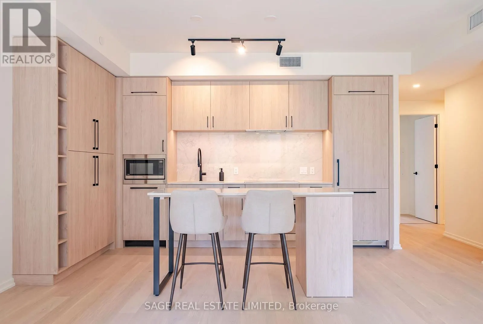 511 - 109 ERSKINE AVENUE