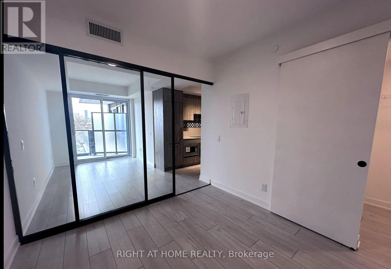 301 - 5 LAKEVIEW AVENUE