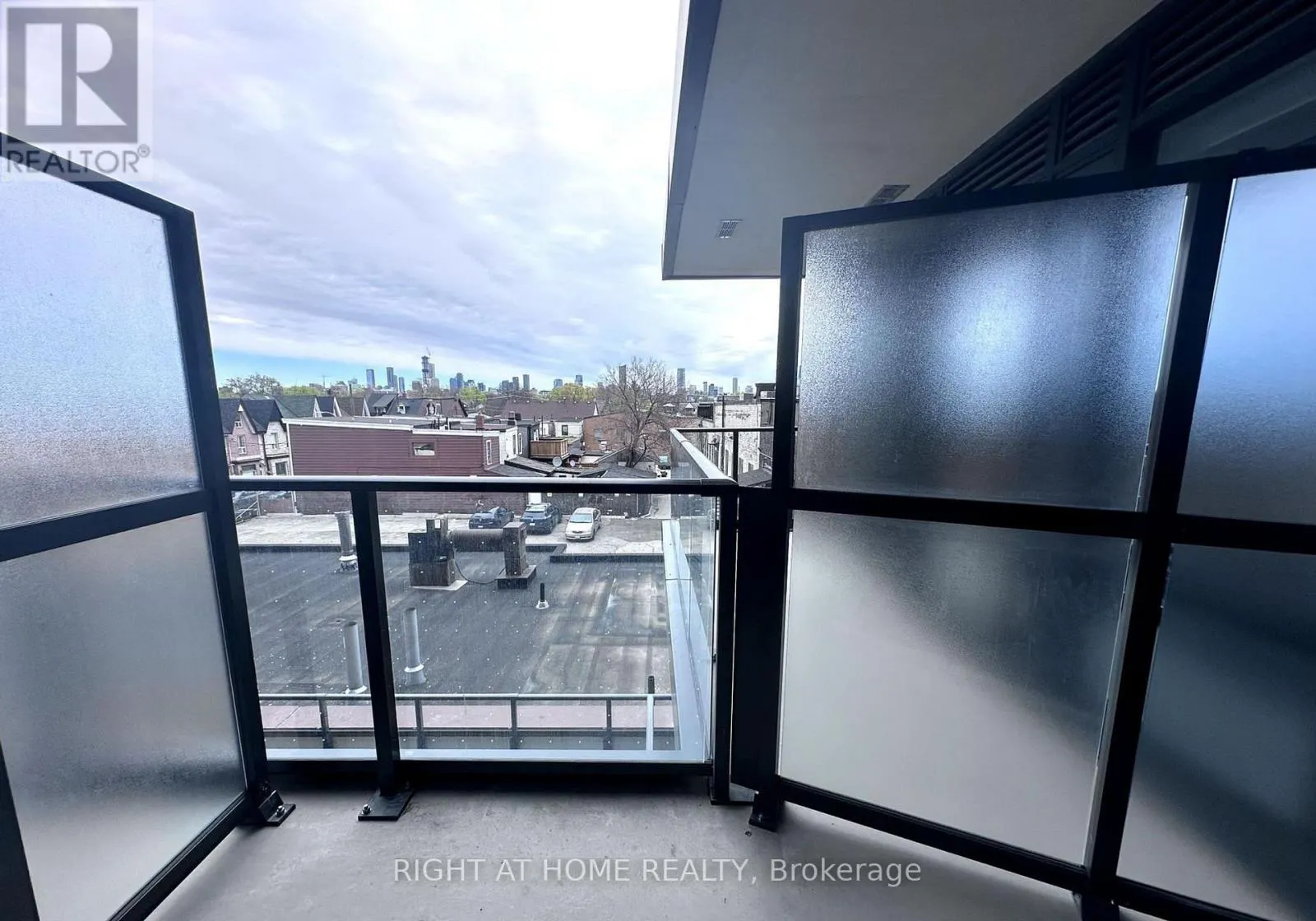 301 - 5 LAKEVIEW AVENUE