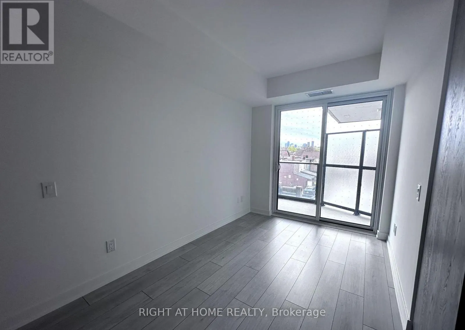 301 - 5 LAKEVIEW AVENUE