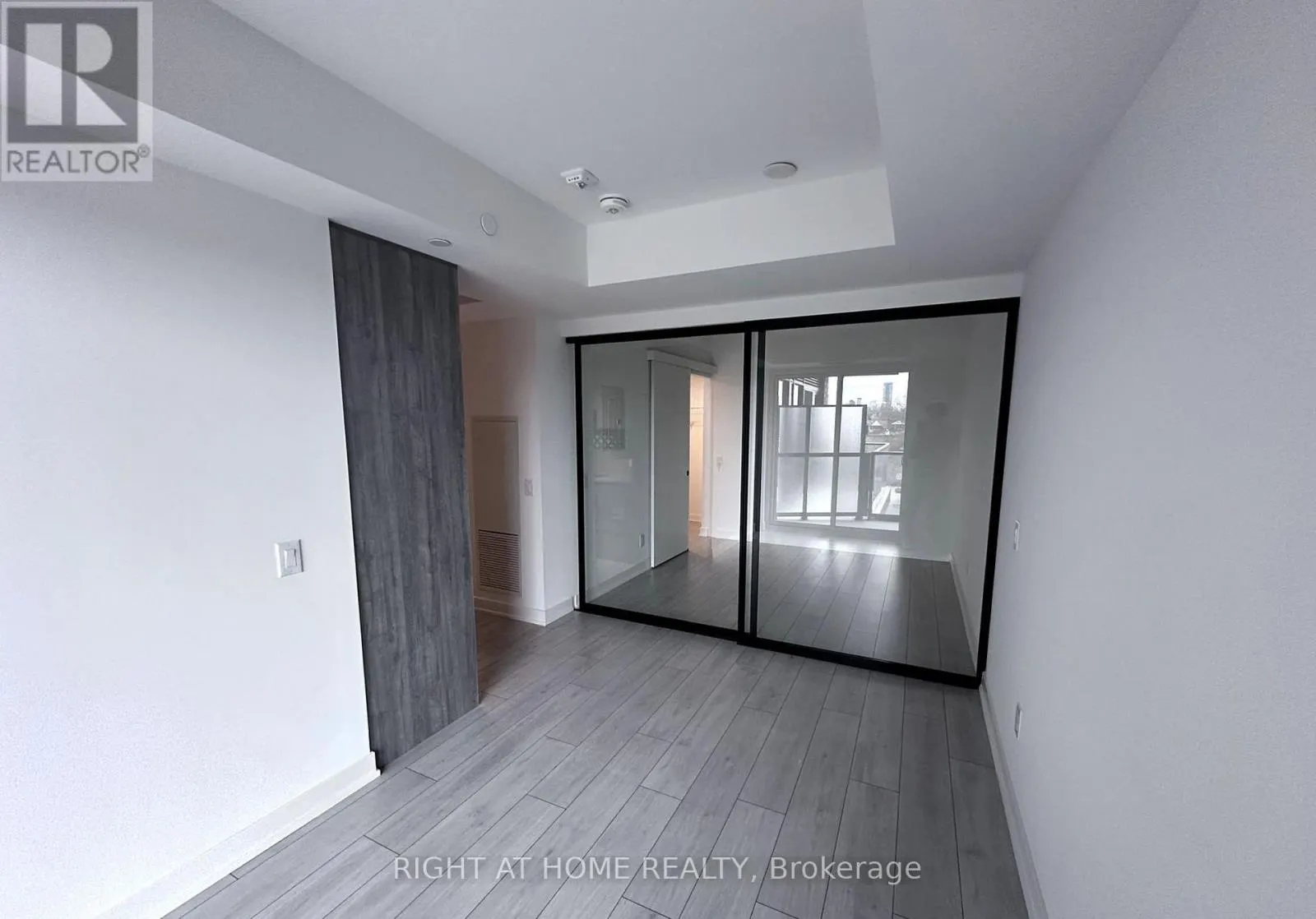 301 - 5 LAKEVIEW AVENUE