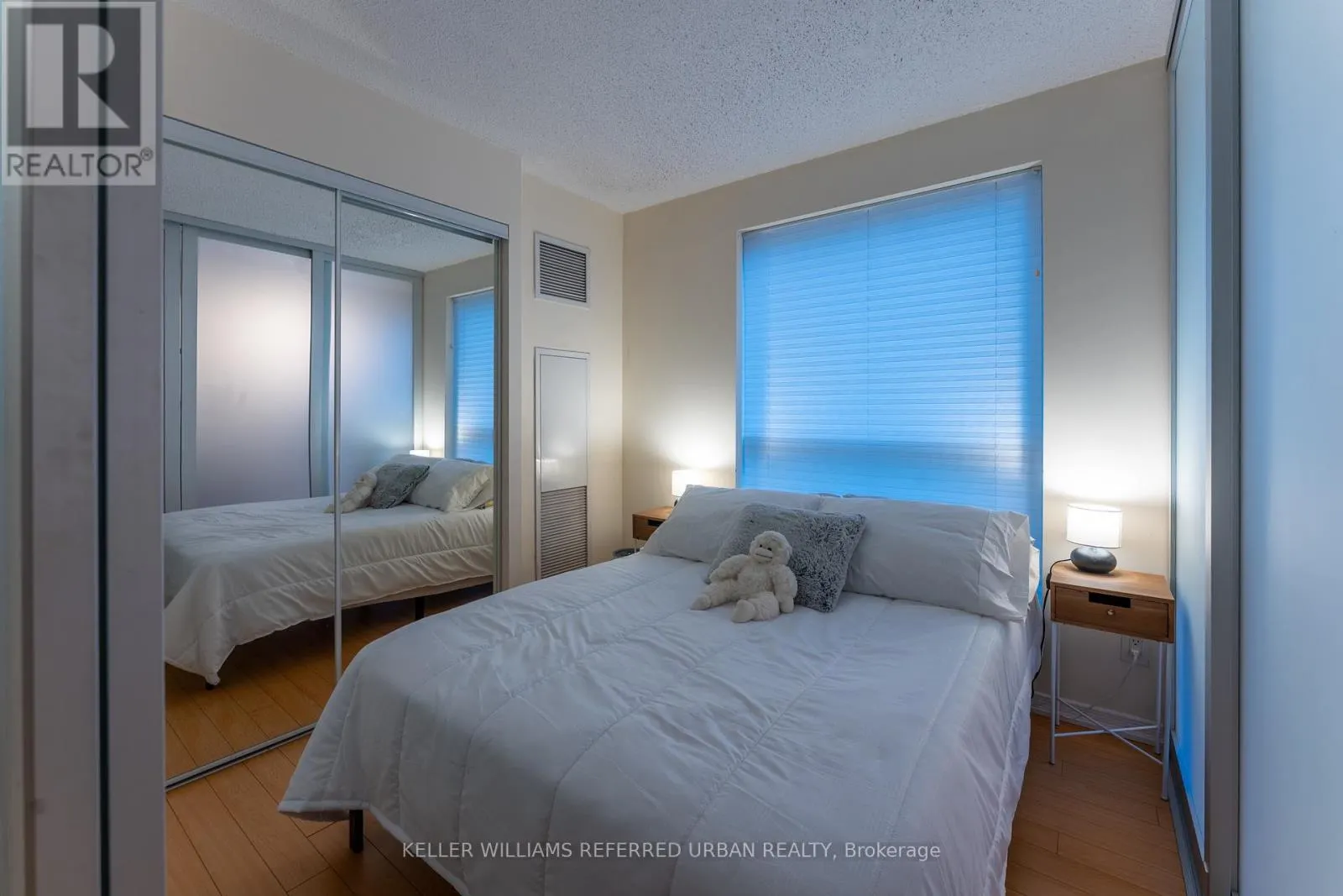304 - 230 KING STREET E