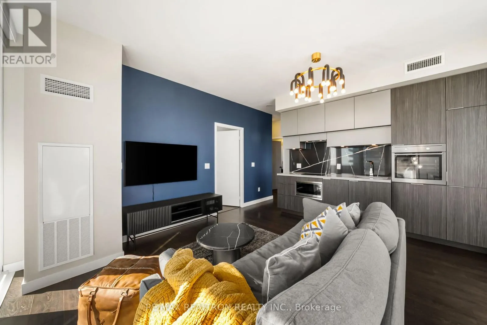 4711 - 8 EGLINTON AVENUE E