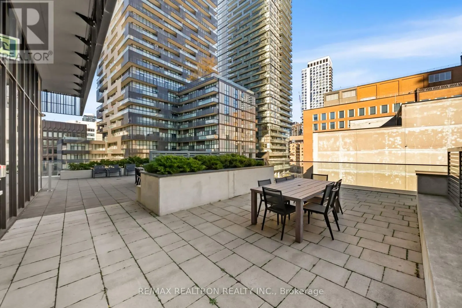 4711 - 8 EGLINTON AVENUE E