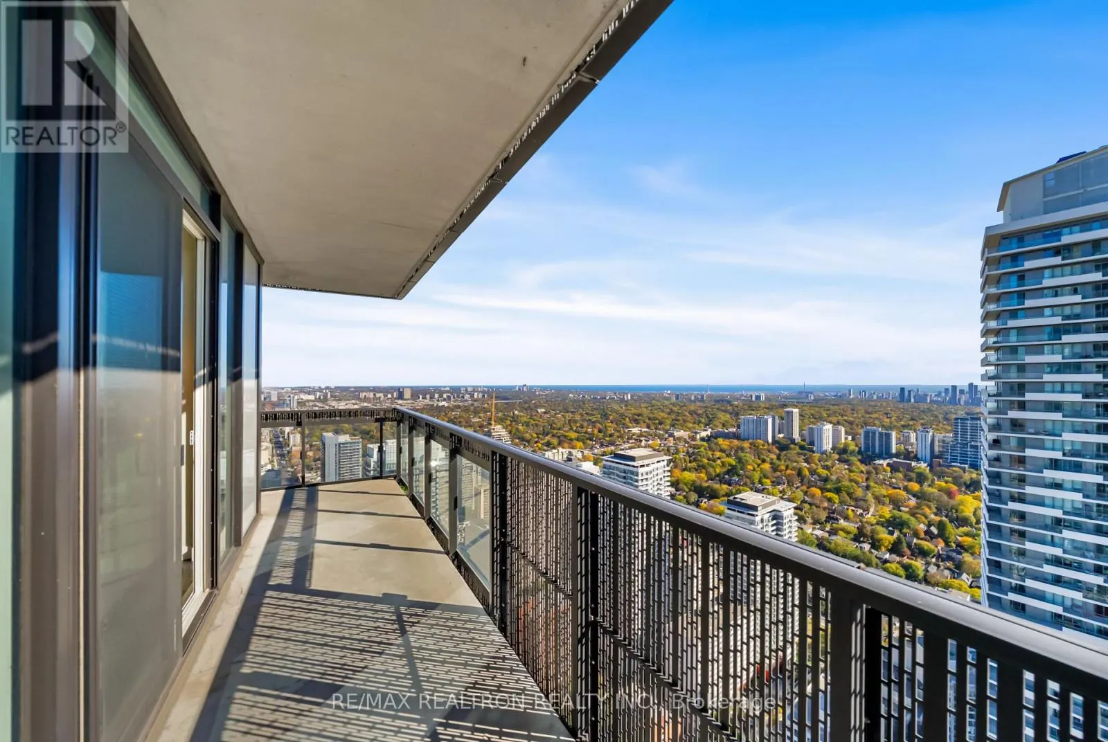 4711 - 8 EGLINTON AVENUE E