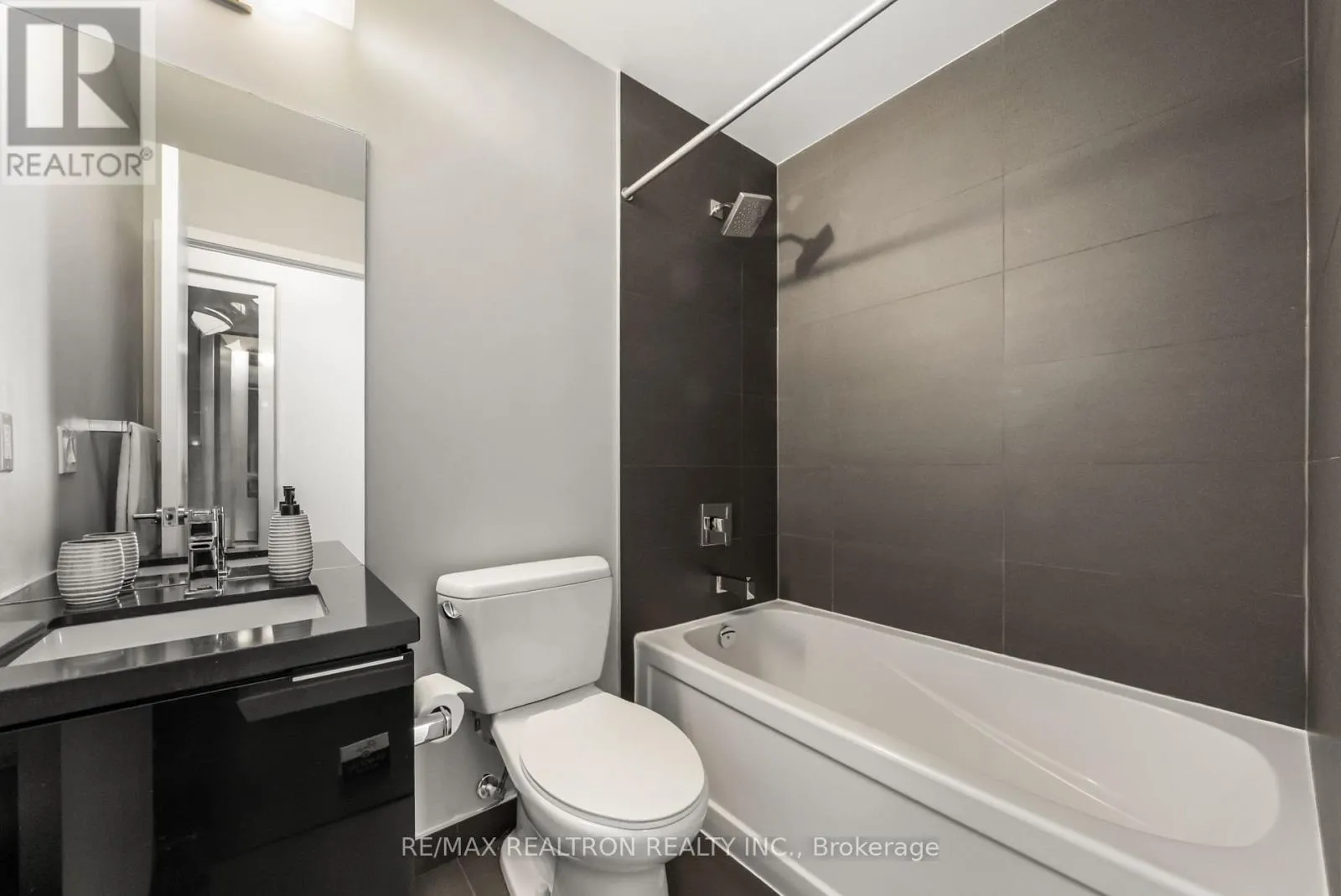 4711 - 8 EGLINTON AVENUE E